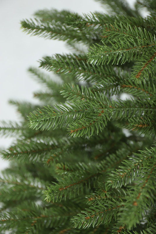 Természetes hatású lucfenyő karácsonyfa törzsön – 220 cm