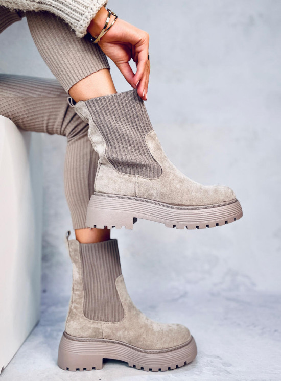 Szürke színű csizma elasztikus mandzsettával