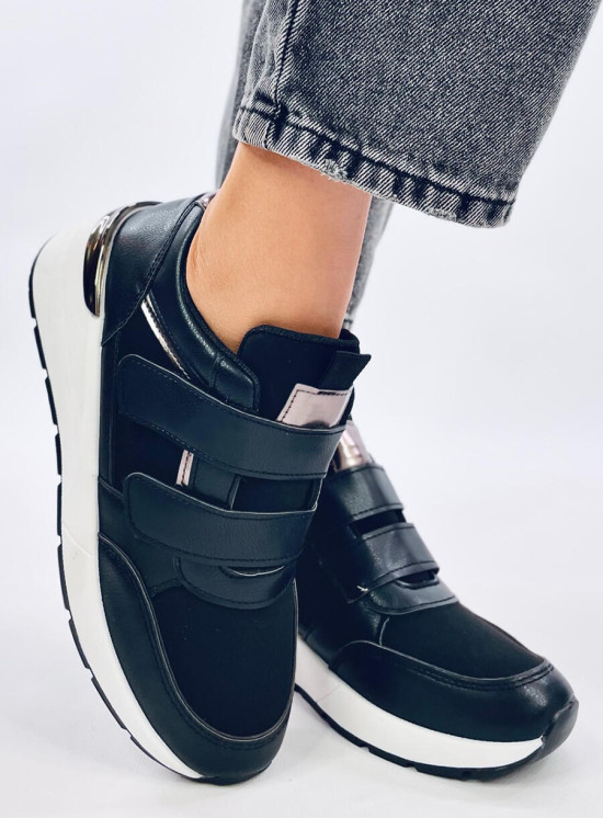 Tépőzáras éksarkú tornacipő - fekete színű