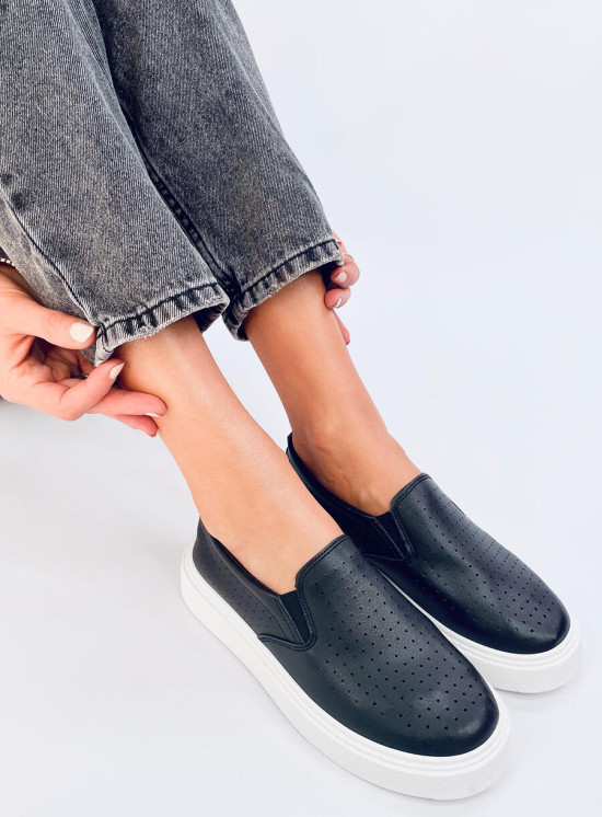 Perforált slip-on tornacipő - fekete színű