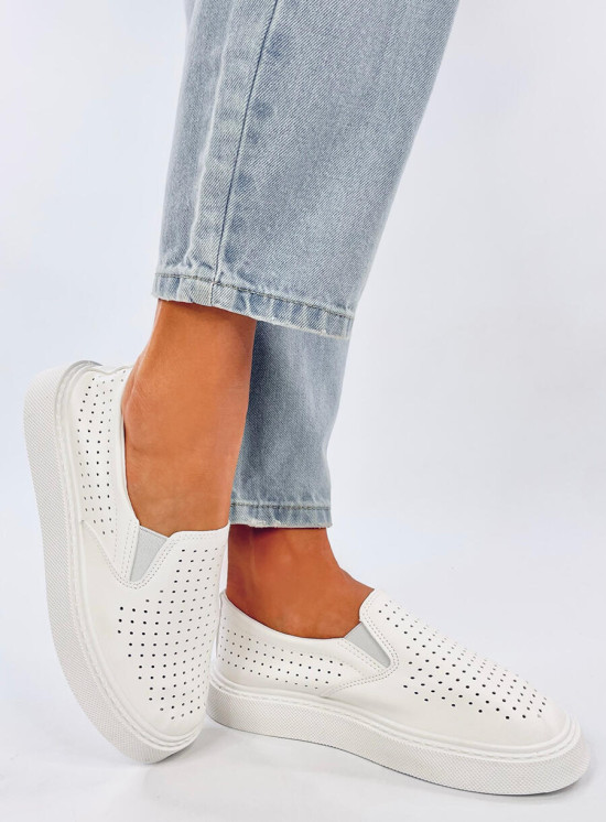 Perforált slip-on tornacipő - fehér színű