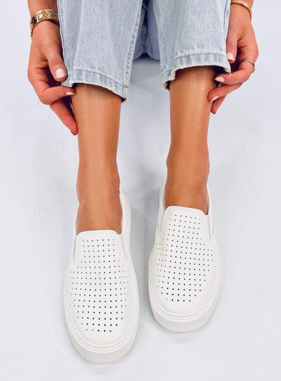 Perforált slip-on tornacipő - fehér színű