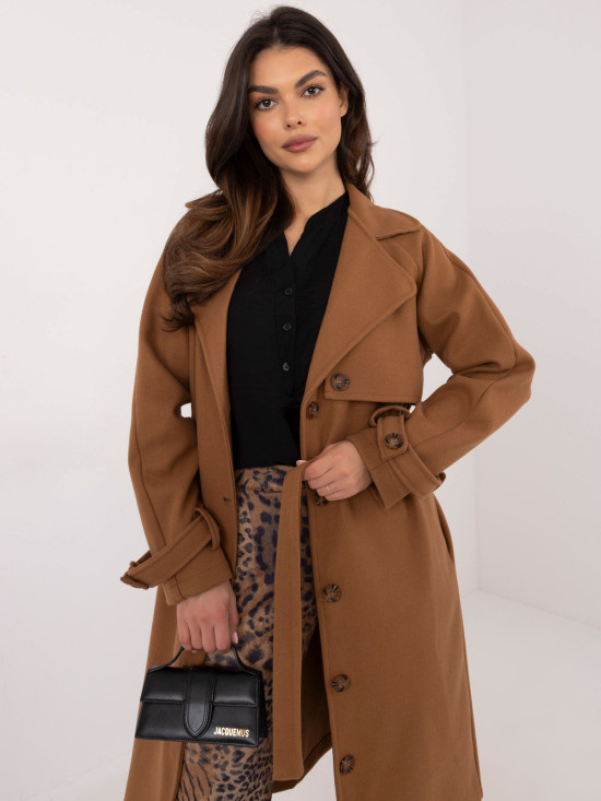 Elegáns átmeneti kabát camel színben