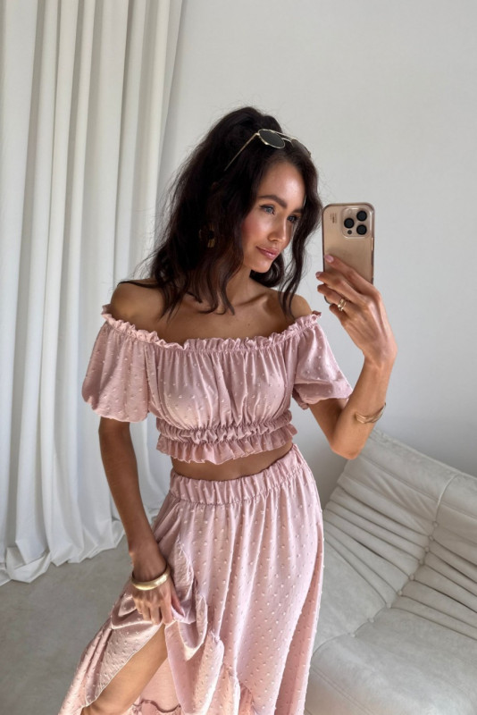 Aszimmetrikus maxi szoknyás és rövid topból álló rózsaszín szett