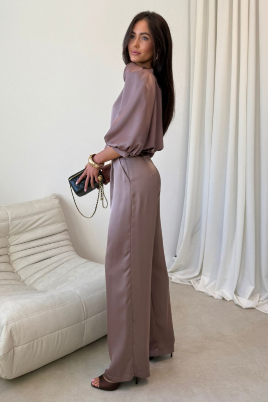 Giana barna blúz rózsa díszítéssel