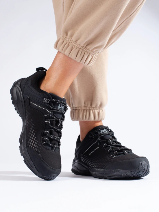 Női fekete színű vastag talpú trekking cipő