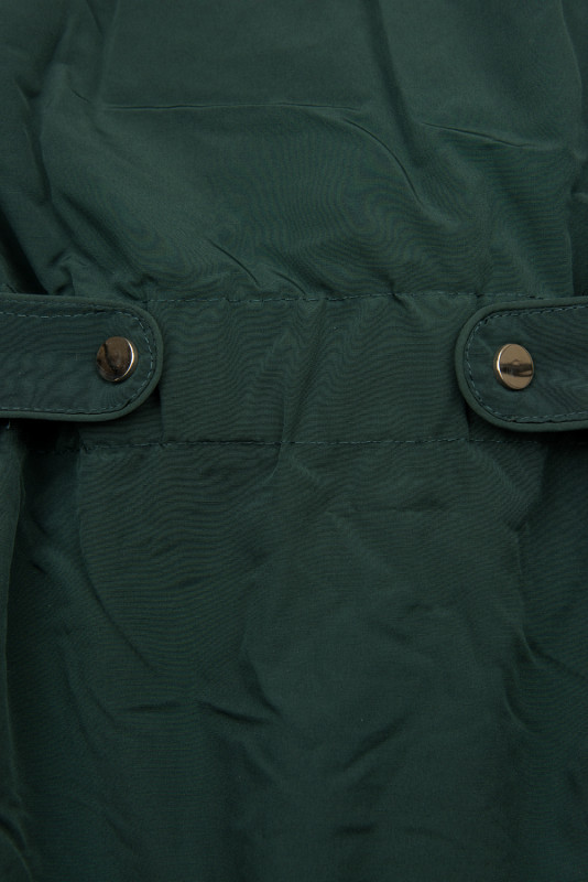 Sötétzöld színű téli parka barna színű plüssel