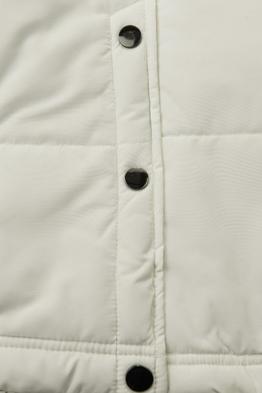 Krémfehér színű téli kabát szürke plüssel