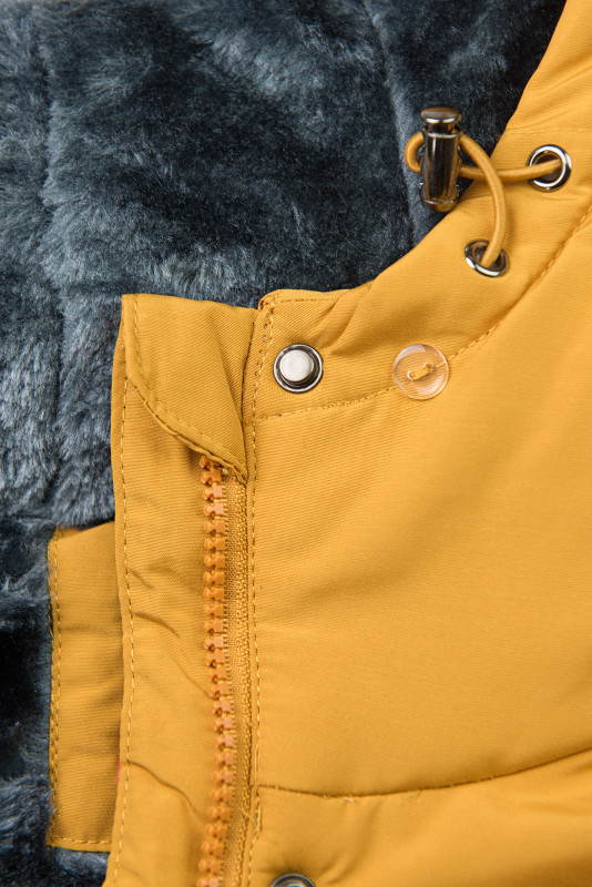 Sárga színű téli kabát szürke plüssel