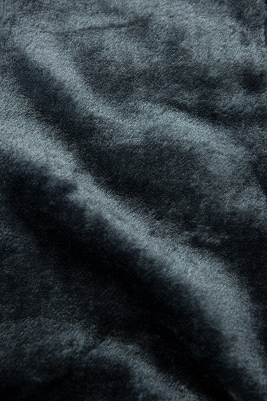 Fekete színű téli steppelt kabát levehető kapucnival