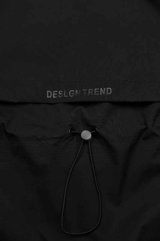 Fekete színű tavaszi parka magas gallérral