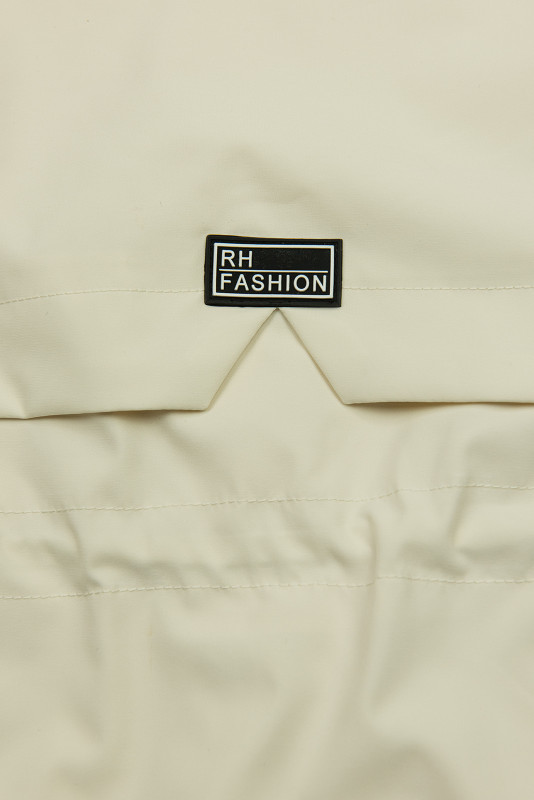 Krémszínű parka aranyszínű részletekkel