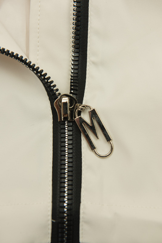 Krémszínű parka levehető kapucnival