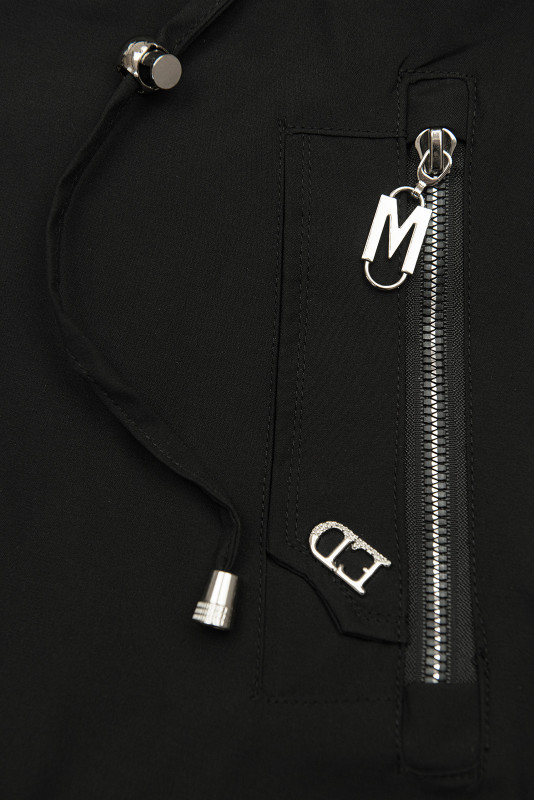 Fekete színű parka levehető kapucnival