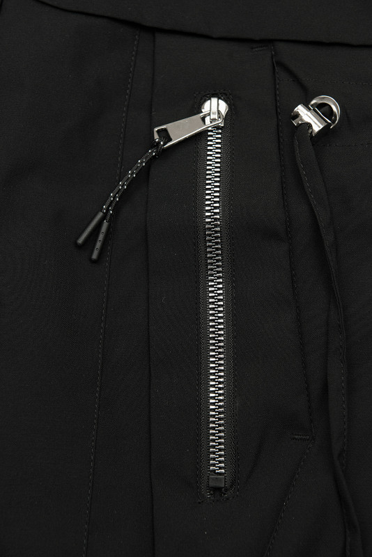 Hosszított parka mintás béléssel a kapucniban - fekete színű