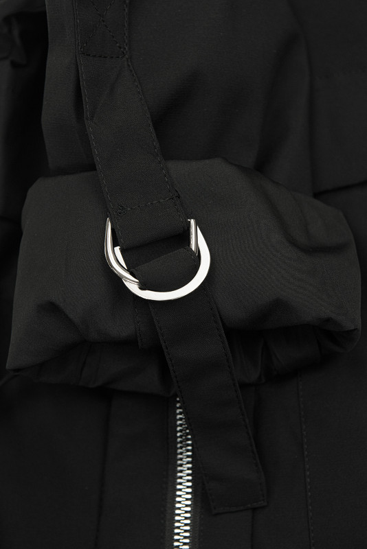 Hosszított parka mintás béléssel a kapucniban - fekete színű