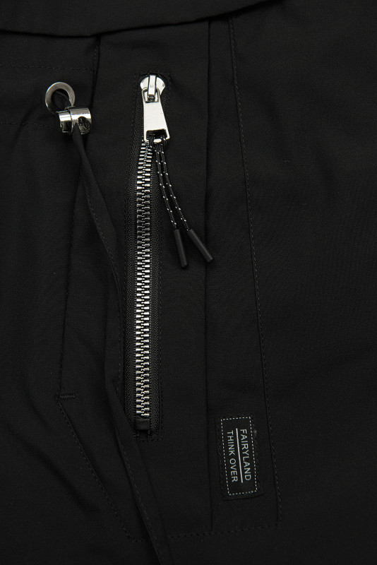 Hosszított parka mintás béléssel a kapucniban - fekete színű