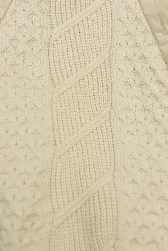 Bézs színű átmeneti dzseki kötött ujjakkal