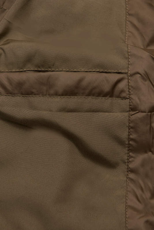 Barna színű steppelt kapucnis mellény