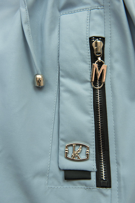 Babakék színű tavaszi parka levehető kapucnival