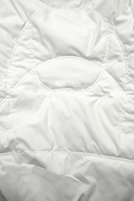 Fehér színű átmeneti kapucnis dzseki