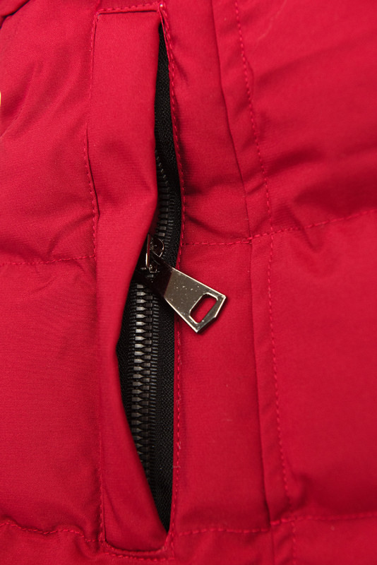 Piros színű téli kabát, derekán behúzással