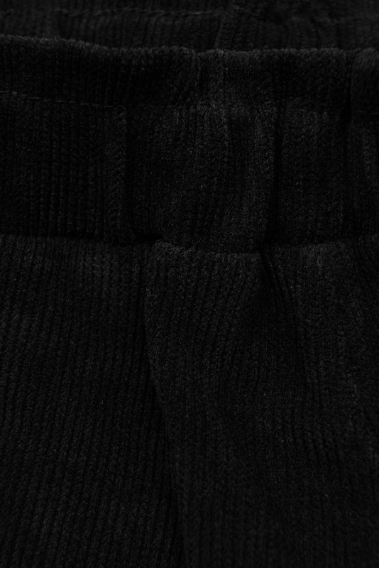 Fekete színű laza nadrág derekán gumival