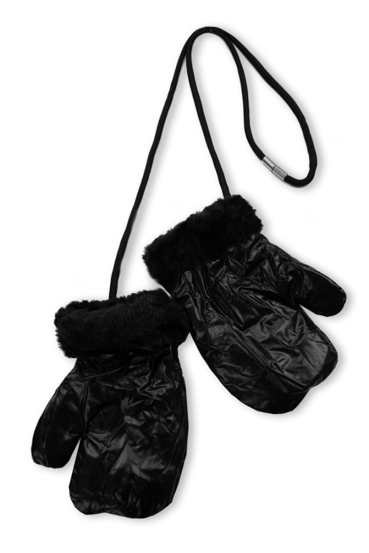 Fekete színű fényes téli kabát kesztyűkkel