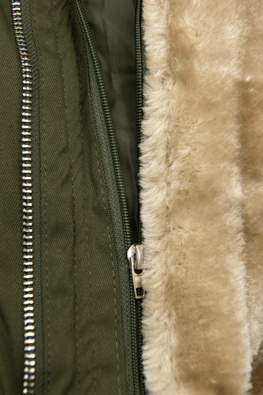 Khaki színű parka kivehető plüss béléssel
