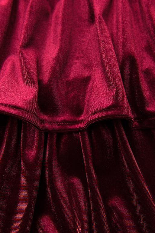 Bordó színű bársony ruha fodrokkal