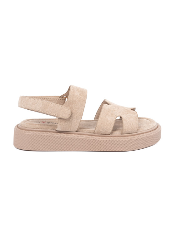 Beige platformos szandál kivágásokkal