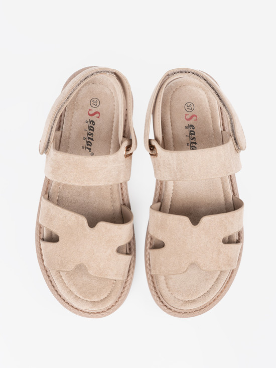Beige platformos szandál kivágásokkal