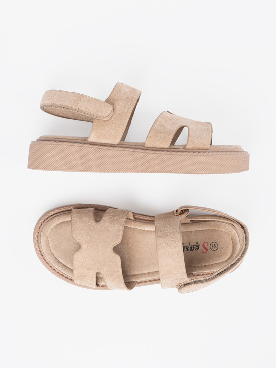 Beige platformos szandál kivágásokkal