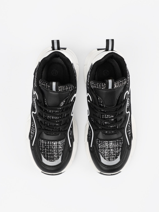 Fekete női sneakers díszítő betétekkel