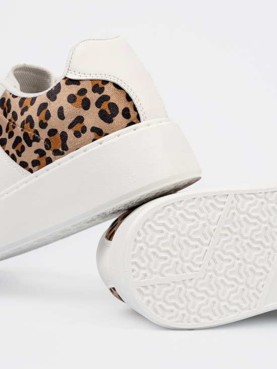 Fehér színű leopárdmintás sneaker cipő