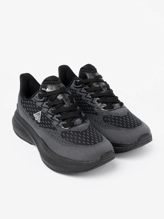 Könnyű fekete színű sneaker cipő szellős felsőrésszel