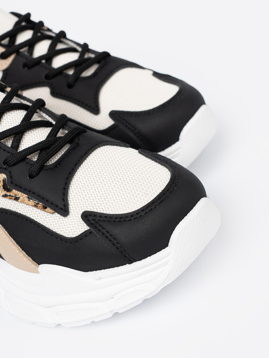 Fekete és bézs színű női sneaker cipő vastag talppal