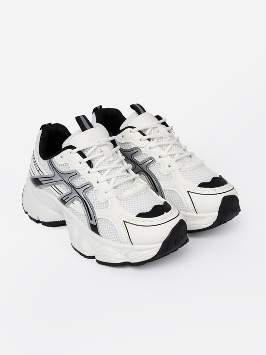 Fehér-fekete színű kényelmes sneaker cipő hálós anyaggal