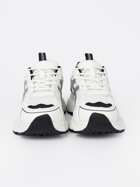 Fehér-fekete színű kényelmes sneaker cipő hálós anyaggal