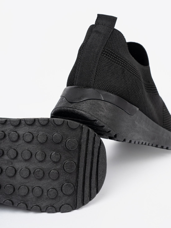 Fekete színű slip-on tornacipő