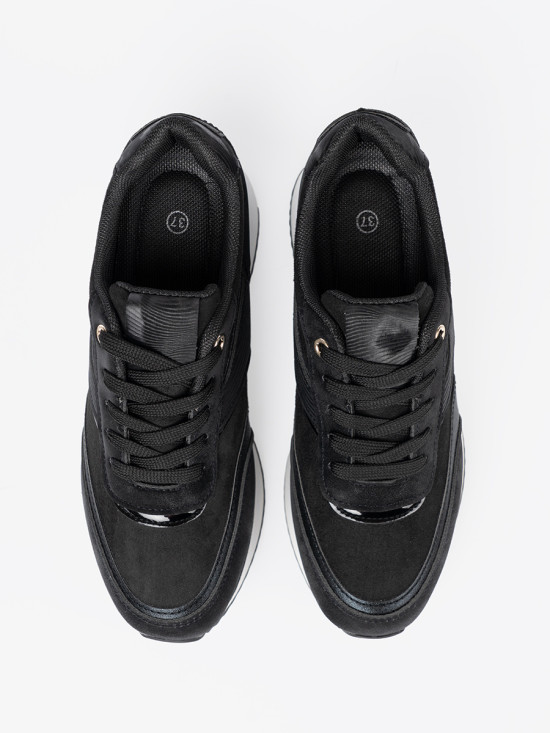 Fekete színű sneaker cipő fényes részletekkel