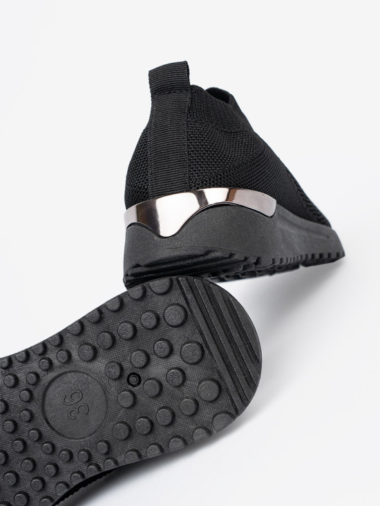 Fekete színű slip-on sportcipő textil felsőrésszel