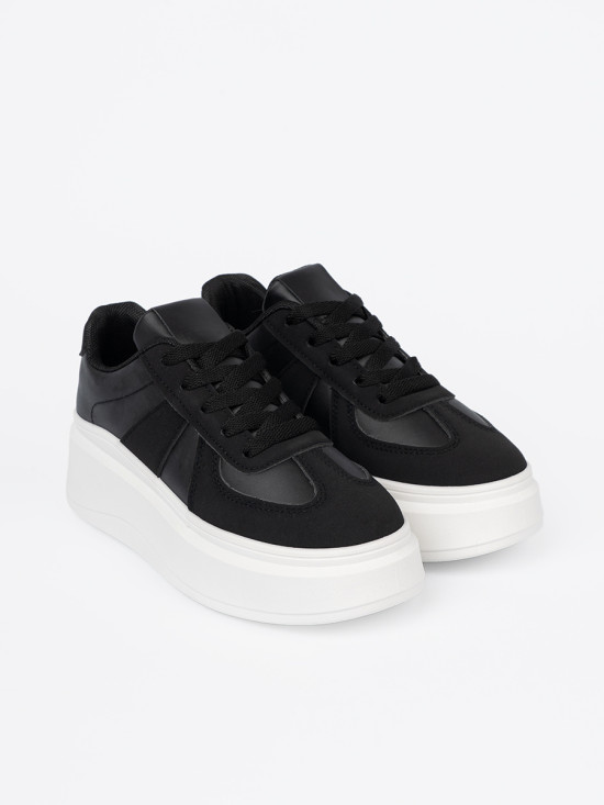 Klasszikus fekete színű sneaker cipő vastag talppal