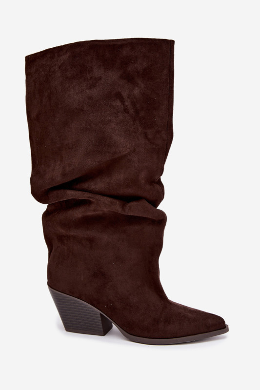 Velúrhatasú csizma ráncolt szárral és sarokkal - barna színű
