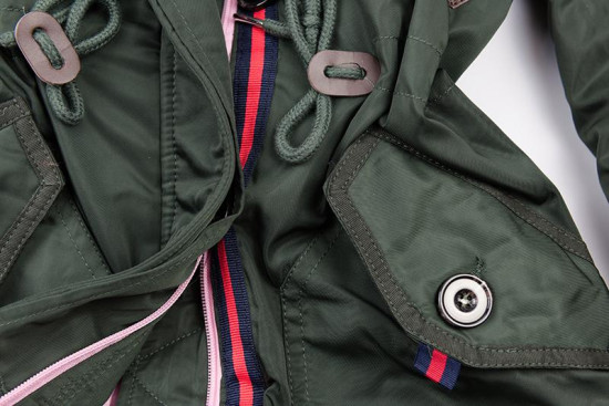 Zöld színű parka kabát kapucnival