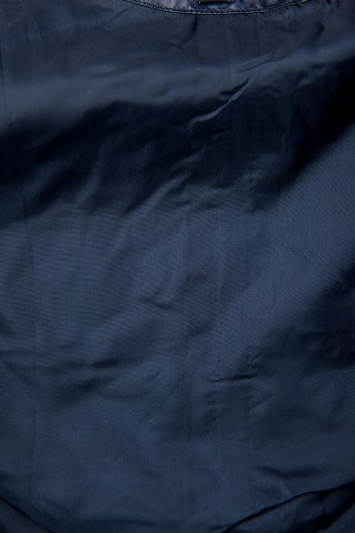 Sötétkék színű tavaszi steppelt dzseki kapucnival