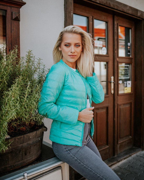 Piros színű rövid steppelt dzseki