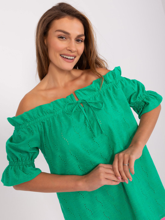 Zöld színű rövid ujjú blúz off shoulder stílusban