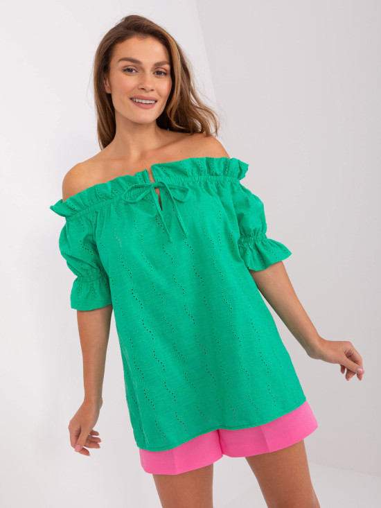 Zöld színű rövid ujjú blúz off shoulder stílusban
