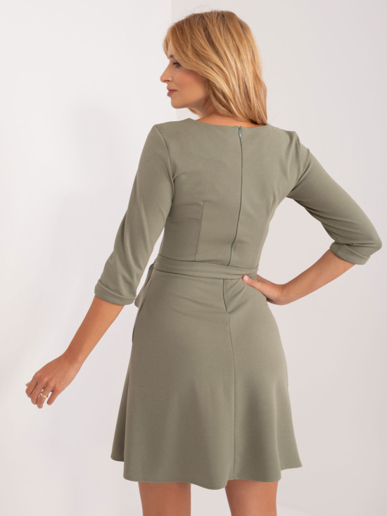 Elegáns bővülő ruha khaki színben